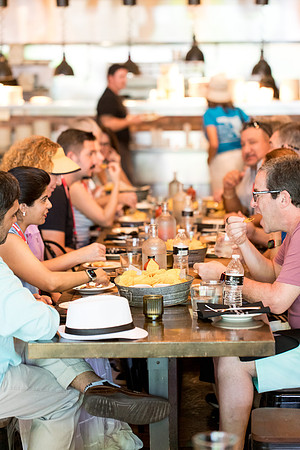sara_kauss_photography_2632_foodtour_04012025