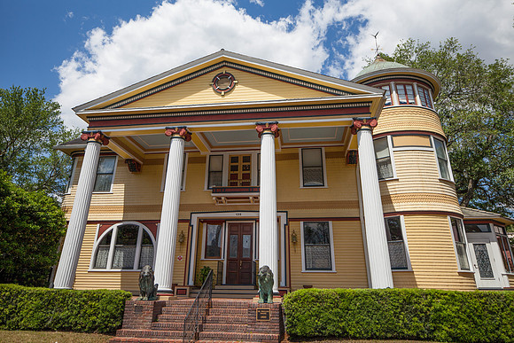 The_Courtyard_At_Lake_Lucerne_Wedding_by_Sara_Kauss_0269